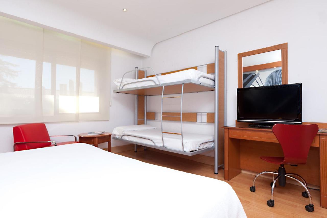 โรงแรมมาดริด-เคตาเฟ โลสอังเคเลส เกตาเฟ ภายนอก รูปภาพ