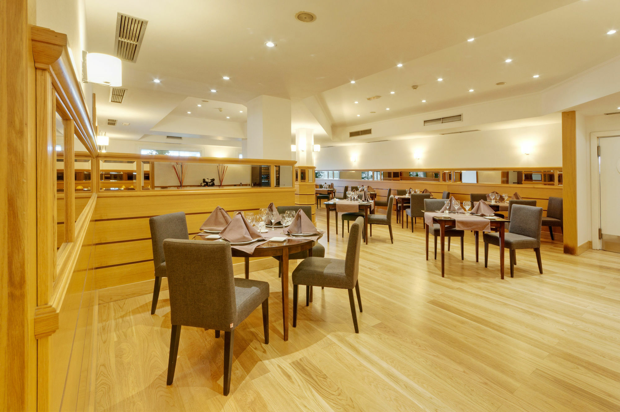 โรงแรมมาดริด-เคตาเฟ โลสอังเคเลส เกตาเฟ ร้านอาหาร รูปภาพ